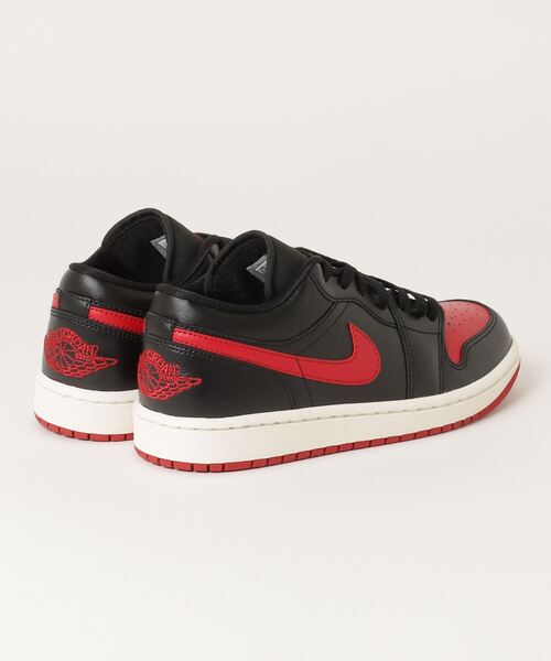 JORDAN BRAND（ジョーダンブランド）の「JORDAN BRAND WMNS AIR JORDAN 1 LOW DC0774-061（スニーカー・メンズ・レッド・25cm/24.5cm/24cm）」の2枚目の写真
