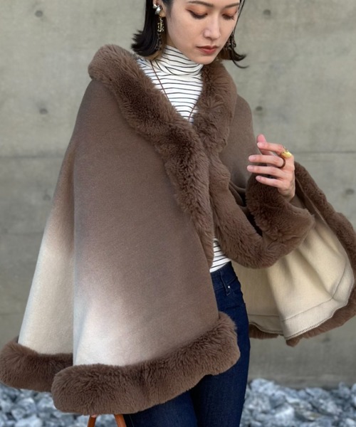 deux amour（ドゥーザムール）の「グラデーションフリルポンチョ