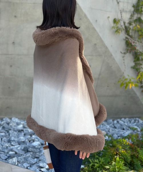 deux amour（ドゥーザムール）の「グラデーションフリルポンチョ（ポンチョ・レディース・グリーン/パープル/ブラウン/ブラック・FREE）」の20枚目の写真