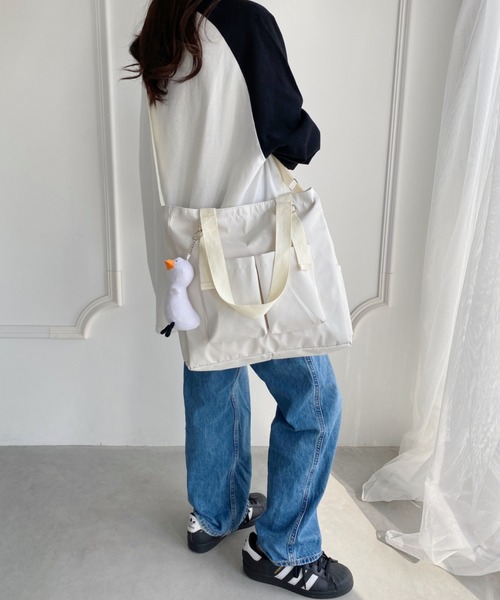 wears（ウェアーズ）の「【A4収納可】多収納２WAY無地トート,ショルダーバッグ（トートバッグ・レディース・ブラック/アイボリー/カーキ・FREE）」の6枚目の写真