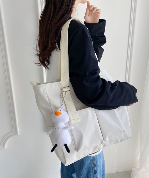 wears（ウェアーズ）の「【A4収納可】多収納２WAY無地トート,ショルダーバッグ（トートバッグ・レディース・ブラック/アイボリー/カーキ・FREE）」の8枚目の写真
