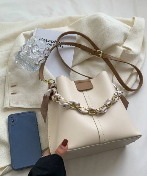 pumpkin port（パンプキンポート）の「スカーフチャーム付 ショルダーBAG（ショルダーバッグ・レディース・ブラック/アイボリー/ブラウン・FREE）」の5枚目の写真