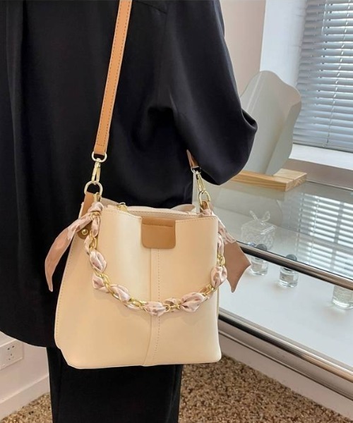 pumpkin port（パンプキンポート）の「スカーフチャーム付 ショルダーBAG（ショルダーバッグ・レディース・ブラック/アイボリー/ブラウン・FREE）」の7枚目の写真