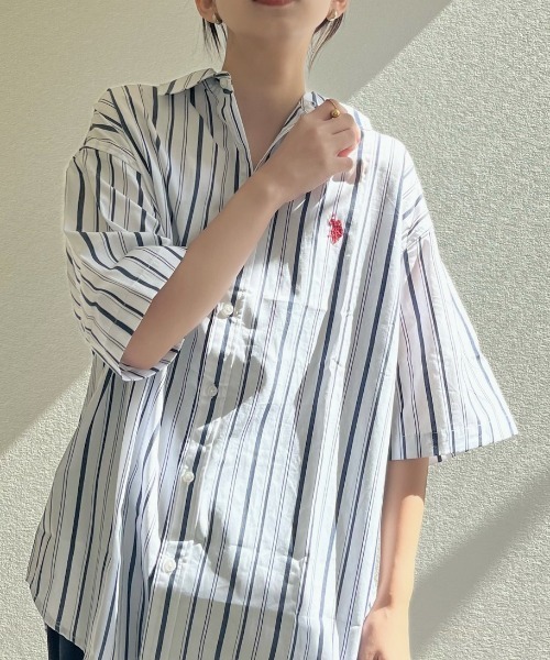 U.S. POLO ASSN.(ユーエスポロアッスン)の「U.S.POLO ASSN.半袖レギュラーカラーシャツ(シャツ/ブラウス・レディース・ホワイト/ネイビー/インディゴブルー/ホワイト×ネイビー/ブルー系その他・M/L)」の3枚目の写真