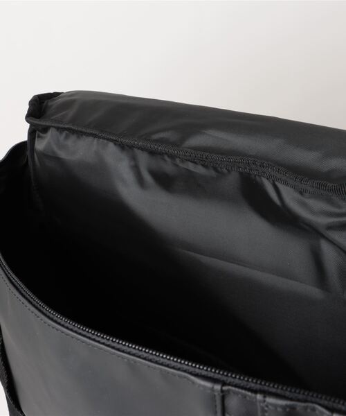 Quiksilver(クイックシルバー)の「W DEFENSER NEW SQUAR/クイックシルバー耐水スクエアデザインバックパック32L(バックパック/リュック・メンズ・ブラック/グリーン・FREE)」の13枚目の写真