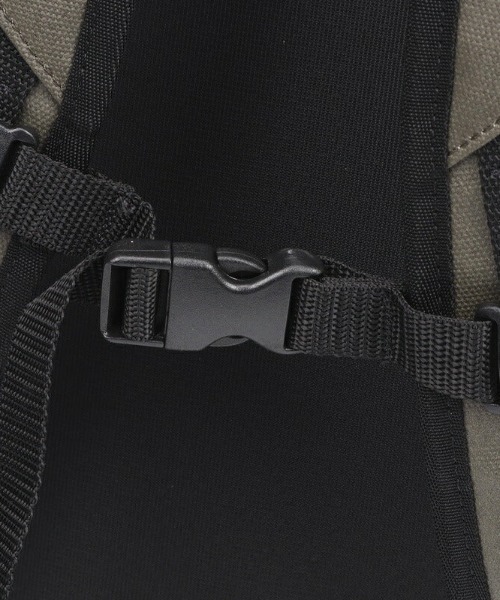 Quiksilver(クイックシルバー)の「W DEFENSER NEW SQUAR/クイックシルバー耐水スクエアデザインバックパック32L(バックパック/リュック・メンズ・ブラック/グリーン・FREE)」の10枚目の写真