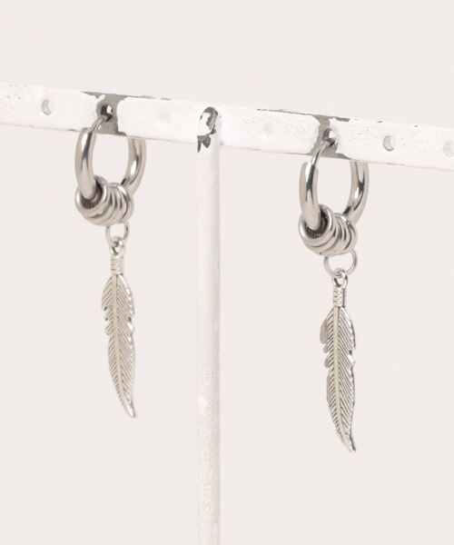 ANARKH(アナンケ)の「《ANARKH(アナンケ)》ステンレス 2wayフェザーフープピアス(ピアス(両耳用)・メンズ・シルバー・FREE)」の2枚目の写真