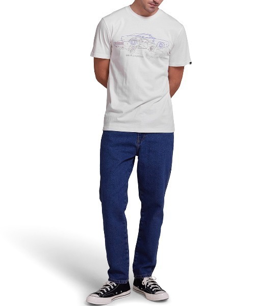 DEUS EX MACHINA(デウスエクスマキナ)の「CHARGER TEE レギュラーフィットTシャツ コットン素材(Tシャツ/カットソー・メンズ・オフホワイト/ブラック・MEDIUM/LARGE)」の4枚目の写真