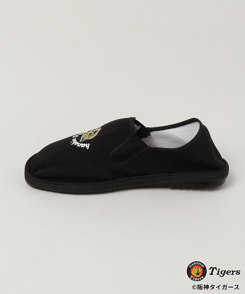 RAGEBLUE(レイジブルー)の「【阪神タイガース】コラボカンフーシューズ(スリッポン・メンズ・ブラック・MEDIUM/LARGE)」の3枚目の写真