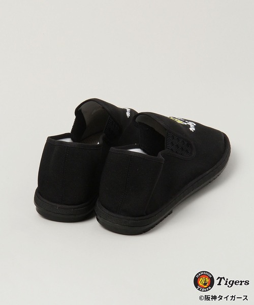 RAGEBLUE(レイジブルー)の「【阪神タイガース】コラボカンフーシューズ(スリッポン・メンズ・ブラック・MEDIUM/LARGE)」の6枚目の写真