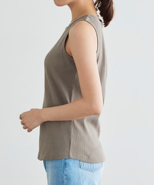 Pierrot(ピエロ)の「【ブラ紐隠し】クルーネックリブタンクトップ(タンクトップ・レディース・ブラック/ネイビー/オフホワイト/サンドベージュ/グレー系その他・M/L)」の13枚目の写真