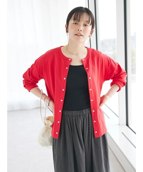 CRAFT STANDARD BOUTIQUE(クラフトスタンダードブティック)の「ヴィンテージ風天竺 パール釦クルーカーデL/S(カーディガン/ボレロ・レディース・オフホワイト/レッド/ブルー/グレー/ブラック・FREE)」の8枚目の写真
