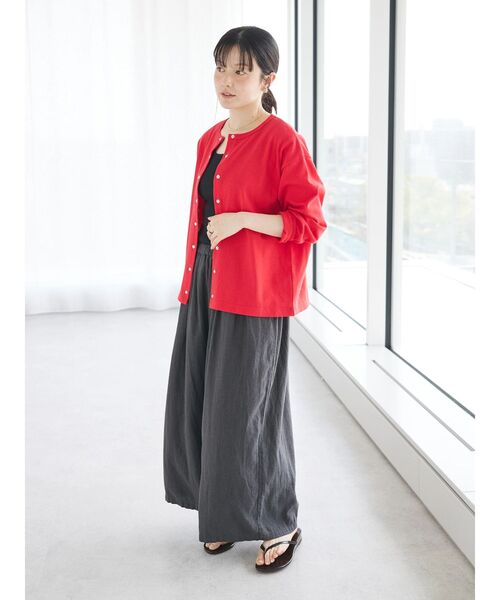 CRAFT STANDARD BOUTIQUE(クラフトスタンダードブティック)の「ヴィンテージ風天竺 パール釦クルーカーデL/S(カーディガン/ボレロ・レディース・オフホワイト/レッド/ブルー/グレー/ブラック・FREE)」の12枚目の写真