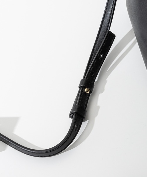 GANNI（ガニー）の「GANNI Ganni Bou Bag Small ガニー ボウ バッグ スモール ハンドバッグ（ハンドバッグ・レディース・ブラック・FREE）」の5枚目の写真