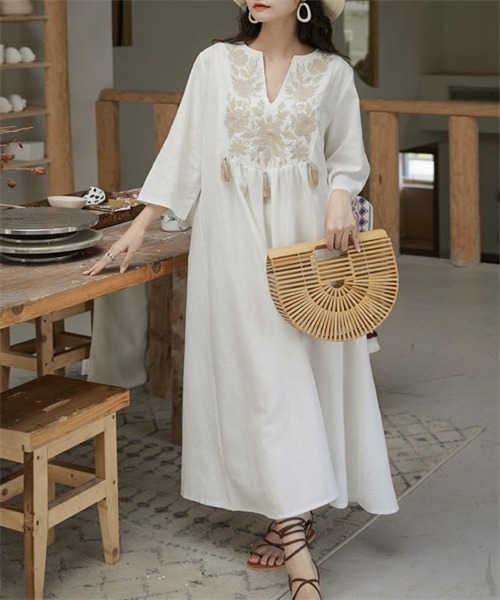 FREE STYLISTS（フリー スタイリスト）の「スキッパーネック刺繍