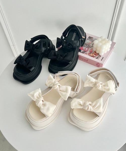 Loueme(ルエム)の「ダブルリボン厚底スポーツサンダル(サンダル・レディース・アイボリー/ブラック・24.5cm/23.5cm)」の11枚目の写真