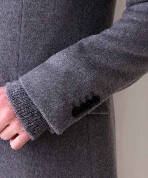 ABAHOUSE（アバハウス）の「プレミアムウール ライトチェスターコート（トレンチコート・メンズ・ベージュ/ブラック/カーキ/グレー・2/3/4）」の9枚目の写真