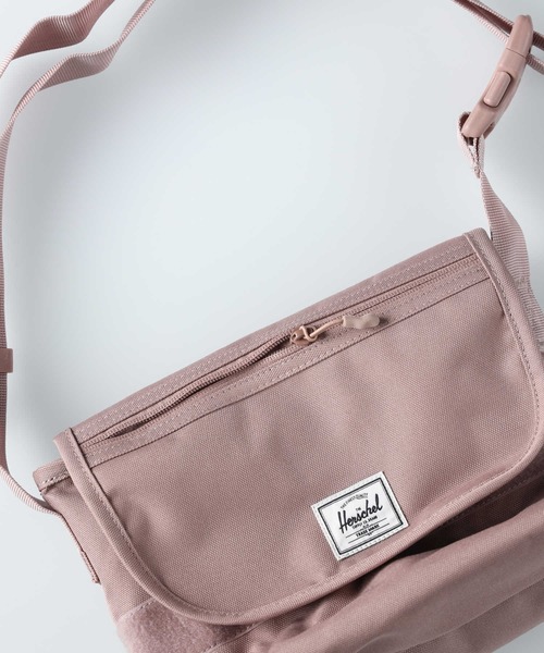 Herschel Supply（ハーシェルサプライ）の「【herschel】ミニボディバッグ（ボディバッグ/ウエストポーチ・レディース・ライトピンク/ブラック・フリー）」の11枚目の写真