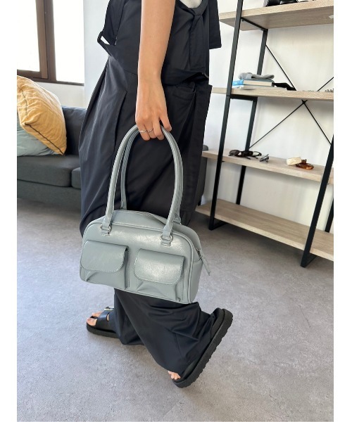 HANNE（アン）の「２ポケットフェイクレザーショルダーバッグ（ショルダーバッグ・レディース・ブルー/ブラック・FREE）」の6枚目の写真