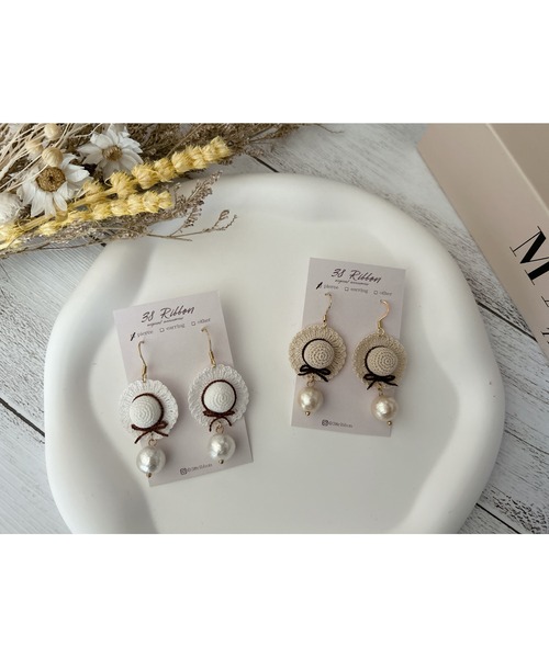 tone（トーン）の「【38ribbon】麦わら帽子とコットンパールのピアス(MA)（ピアス（両耳用）・レディース・ホワイト/ベージュ・FREE）」の8枚目の写真