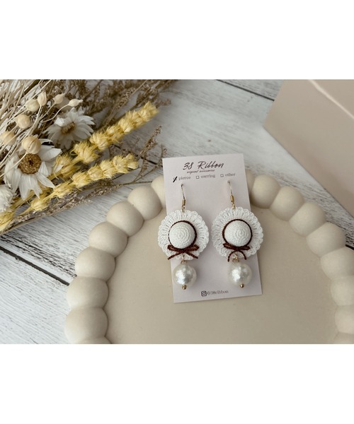 tone（トーン）の「【38ribbon】麦わら帽子とコットンパールのピアス(MA)（ピアス（両耳用）・レディース・ホワイト/ベージュ・FREE）」の7枚目の写真