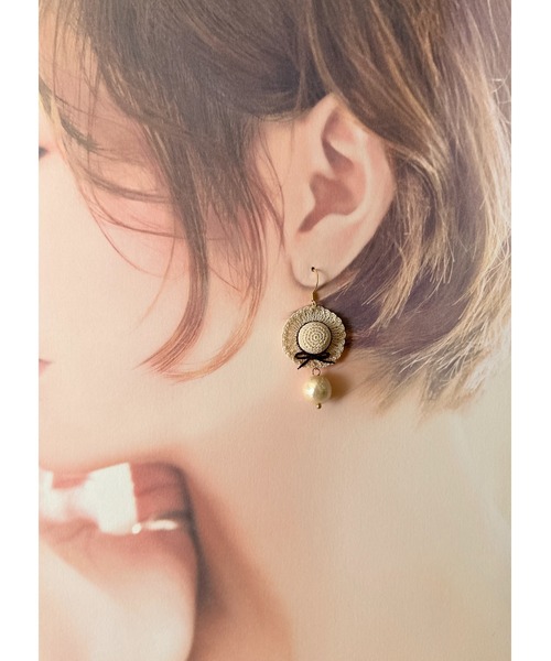 tone（トーン）の「【38ribbon】麦わら帽子とコットンパールのピアス(MA)（ピアス（両耳用）・レディース・ホワイト/ベージュ・FREE）」の5枚目の写真