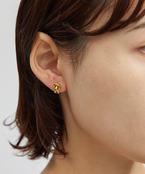 ROPE'（ロペ）の「ノットモチーフピアス（ピアス（両耳用）・レディース・オフホワイト/レッド系その他/ゴールド・FREE）」の6枚目の写真
