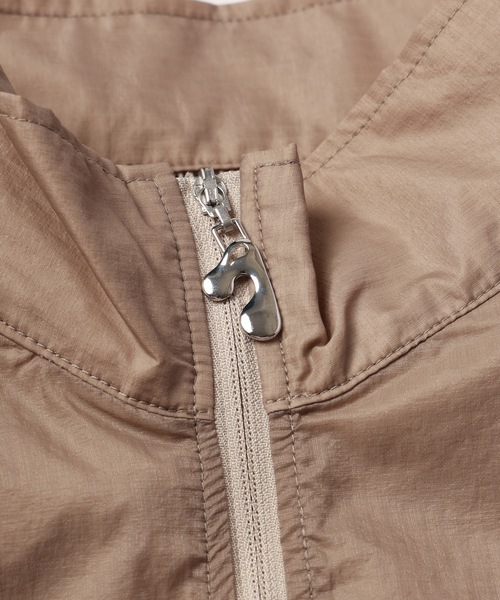 Jieda（ジエダ）の「NYLON STAND ZIP SHIRT（ブルゾン・メンズ・グレー/ブラック/グリーン・1/2）」の17枚目の写真