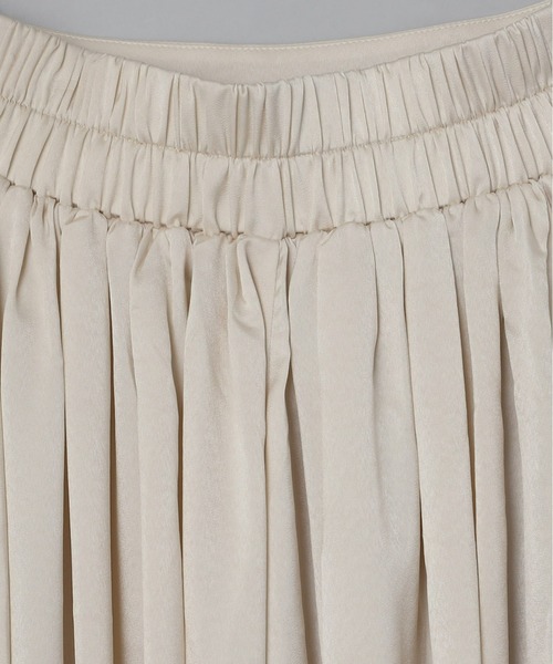 Olu. サテンタックバルーンスカート　アイボリー　新品タグ付き　完売 サテンタックバルーンスカート