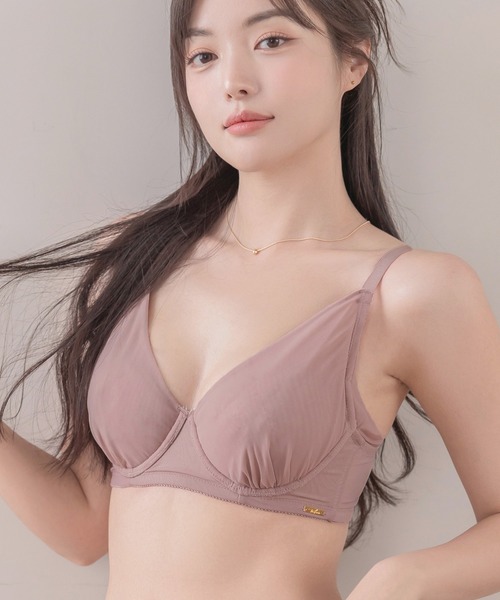 tu-hacci(ツーハッチ)の「《着痩せ、華奢見え、大きな胸を小さく見せるブラ》スリムシルエットシンプルタイプ【ブラジャー単品】(ブラジャー・レディース・スモークピンク/ブラック/ブラウン/チャコール・C70/D70/C75/D75/E70/E75/I85/I90/H95/G90/H90/G95/I70/I75/I80/H65/H70/H75/H80/H85/F90/C90/D85/E85/E90/F85/G85/F80/G65/G70/G75/G80/C85/F70/F75/D90/E80/C80/D80)」の4枚目の写真