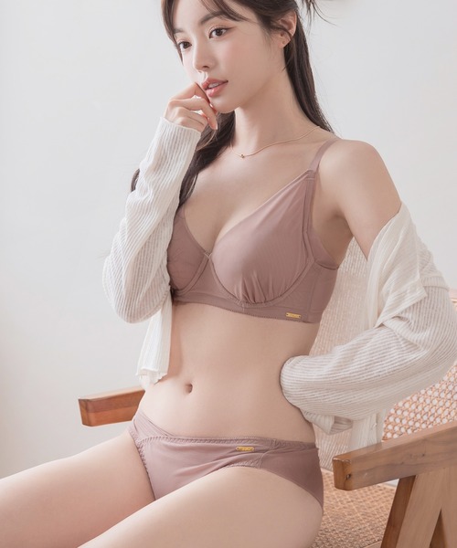 tu-hacci(ツーハッチ)の「《着痩せ、華奢見え、大きな胸を小さく見せるブラ》スリムシルエットシンプルタイプ【ブラジャー単品】(ブラジャー・レディース・スモークピンク/ブラック/ブラウン/チャコール・C70/D70/C75/D75/E70/E75/I85/I90/H95/G90/H90/G95/I70/I75/I80/H65/H70/H75/H80/H85/F90/C90/D85/E85/E90/F85/G85/F80/G65/G70/G75/G80/C85/F70/F75/D90/E80/C80/D80)」の20枚目の写真