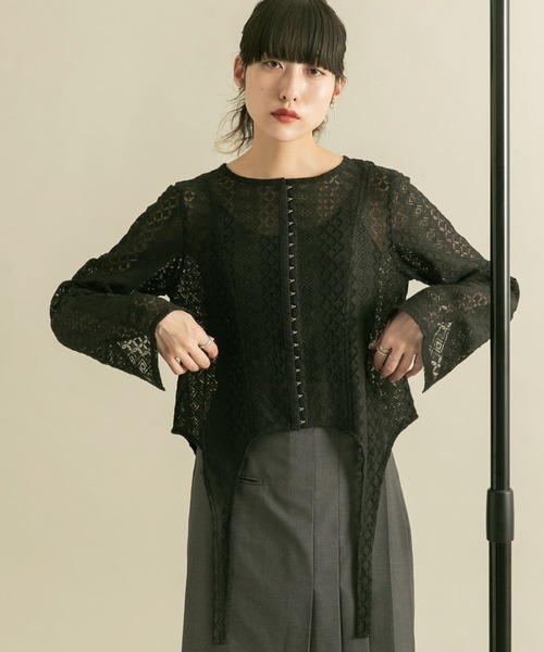 KBF（ケイビーエフ）の「フロントホックレースプルオーバー（Tシャツ/カットソー・レディース・ブラック/アイボリー・ONE）」の3枚目の写真