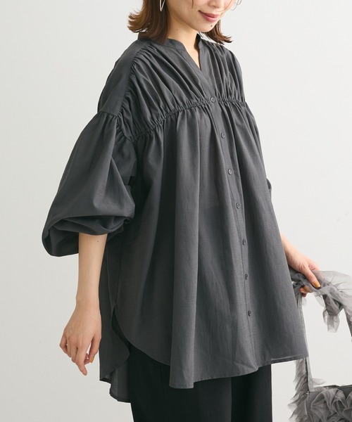 Green Parks(グリーンパークス)の「シャーリングボリュームチュニック(チュニック・レディース・アイボリー/オリーブ/チャコールグレー・FREE)」の3枚目の写真