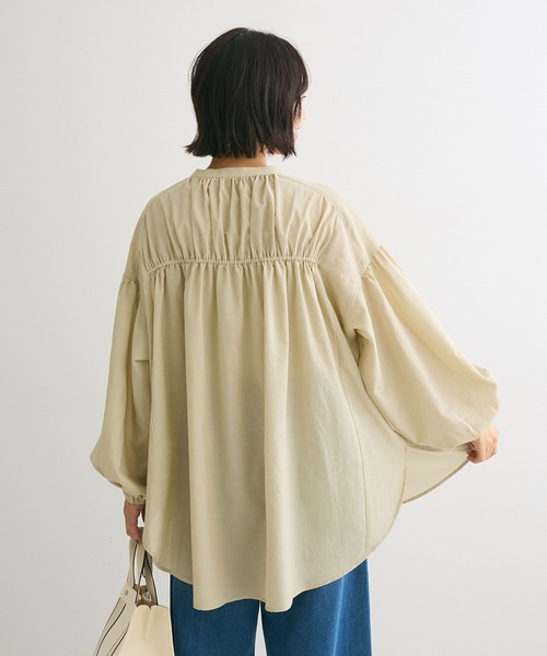 Green Parks(グリーンパークス)の「シャーリングボリュームチュニック(チュニック・レディース・アイボリー/オリーブ/チャコールグレー・FREE)」の17枚目の写真