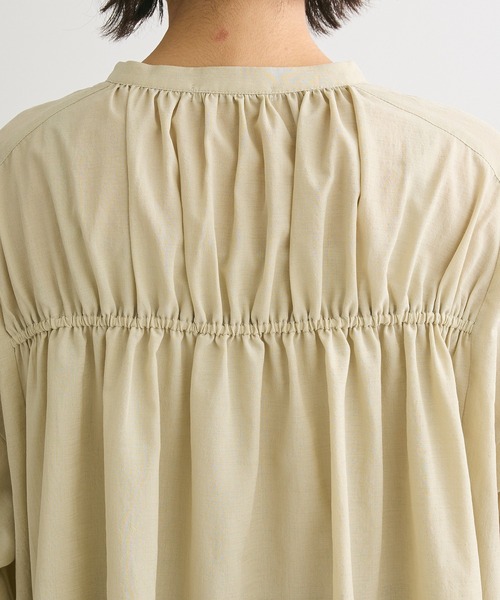 Green Parks(グリーンパークス)の「シャーリングボリュームチュニック(チュニック・レディース・アイボリー/オリーブ/チャコールグレー・FREE)」の19枚目の写真