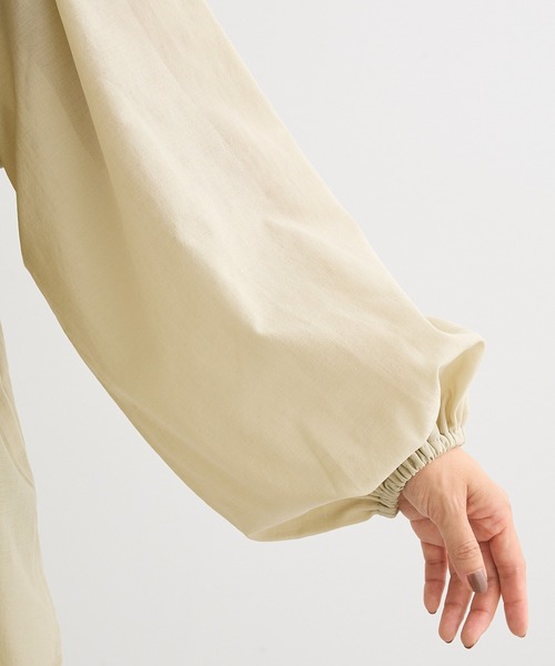 Green Parks(グリーンパークス)の「シャーリングボリュームチュニック(チュニック・レディース・アイボリー/オリーブ/チャコールグレー・FREE)」の20枚目の写真