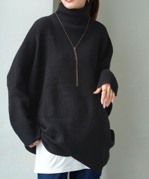 HUG.U(ハグユー)の「モテ。包まれドルマンニット(ニット/セーター・レディース・モカ/ライトベージュ/ターコイズブルー/グレー/レッド/ブラック/ブラック×ホワイト/レッド系その他/ベージュ系その他/ベージュ系その他2/グレー系その他2/ブラック系その他/レッド系その他2/ブラウン系その他/グレー系その他/グレー系その他3/ブルー系その他/ブラック系その他2/レッド系/ベージュ系その他3・FREE)」の4枚目の写真