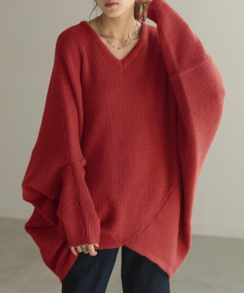 HUG.U(ハグユー)の「モテ。包まれドルマンニット(ニット/セーター・レディース・モカ/ライトベージュ/ターコイズブルー/グレー/レッド/ブラック/ブラック×ホワイト/レッド系その他/ベージュ系その他/ベージュ系その他2/グレー系その他2/ブラック系その他/レッド系その他2/ブラウン系その他/グレー系その他/グレー系その他3/ブルー系その他/ブラック系その他2/レッド系/ベージュ系その他3・FREE)」の2枚目の写真