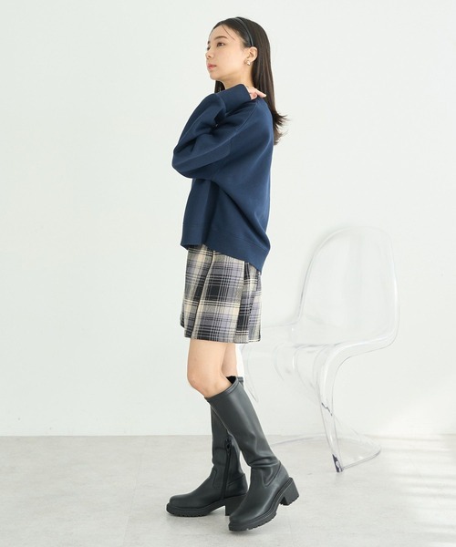 earth music&ecology（アースミュージックアンドエコロジー）の「アソートロゴショートスウェット（スウェット・レディース・チャコールグレー/ピンクベージュ/オートミール/ネイビー・FREE）」の15枚目の写真