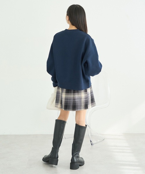 earth music&ecology（アースミュージックアンドエコロジー）の「アソートロゴショートスウェット（スウェット・レディース・チャコールグレー/ピンクベージュ/オートミール/ネイビー・FREE）」の16枚目の写真