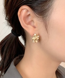フラワーモチーフピアス  (両耳用)