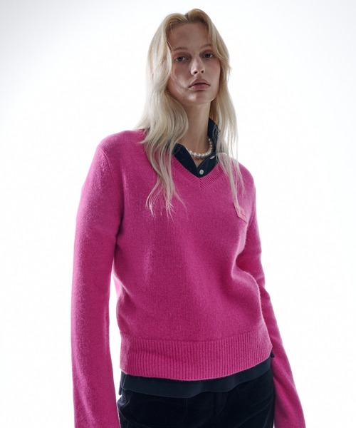 Mardi Mercredi(マルディメクルディ)の「RACCOON BLENDED V NECK SQUARE LOGO / ラクーン ブレンド Vネック スクエア ロゴ(ニット/セーター・レディース・チャコールグレー/ブラック/オートミール/ネイビー・FREE)」の14枚目の写真
