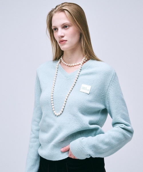 Mardi Mercredi(マルディメクルディ)の「RACCOON BLENDED V NECK SQUARE LOGO / ラクーン ブレンド Vネック スクエア ロゴ(ニット/セーター・レディース・チャコールグレー/ブラック/オートミール/ネイビー・FREE)」の18枚目の写真