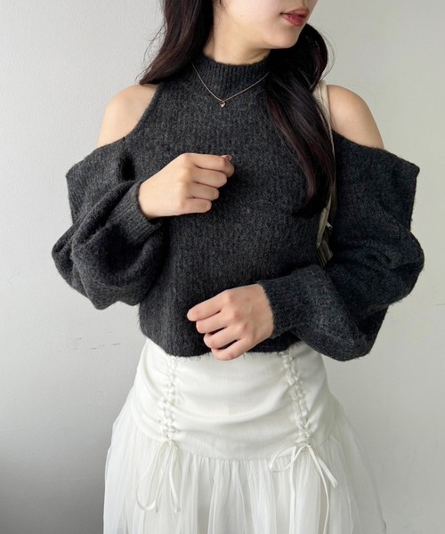 one after another NICE CLAUP（ワンアフターアナザーナイスクラップ）の「あざと肩あきフェミニンニット（ニット/セーター・レディース・チャコールグレー/グレー/オフホワイト/ピンク・FREE）」の7枚目の写真