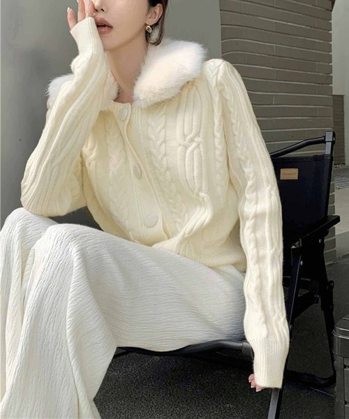 セール】ボリュームフェイクファー衿ケーブルニットカーディガン