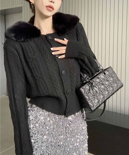 セール】ボリュームフェイクファー衿ケーブルニットカーディガン