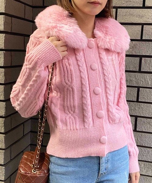 セール】ボリュームフェイクファー衿ケーブルニットカーディガン