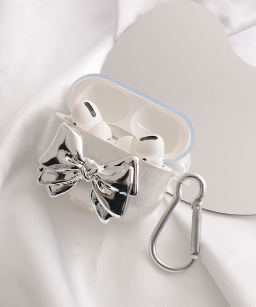 Mayree（メイリー）の「【float】シルバー ビッグリボン エアポッズ/エアポッズプロ ケース カバー【AirPods 第1世代/第2世代/第3世代/第4世代/pro/pro2】（ヘッドフォン/イヤホン・レディース・シルバー・A/B/C/D/E）」の2枚目の写真