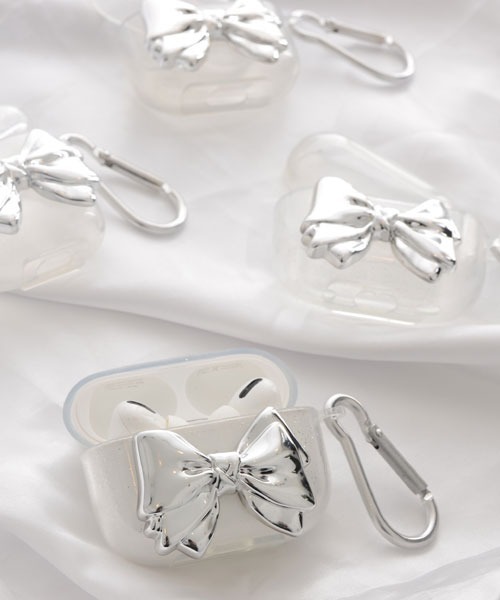 Mayree（メイリー）の「【float】シルバー ビッグリボン エアポッズ/エアポッズプロ ケース カバー【AirPods 第1世代/第2世代/第3世代/第4世代/pro/pro2】（ヘッドフォン/イヤホン・レディース・シルバー・A/B/C/D/E）」の4枚目の写真