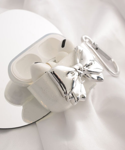 Mayree（メイリー）の「【float】シルバー ビッグリボン エアポッズ/エアポッズプロ ケース カバー【AirPods 第1世代/第2世代/第3世代/第4世代/pro/pro2】（ヘッドフォン/イヤホン・レディース・シルバー・A/B/C/D/E）」の6枚目の写真